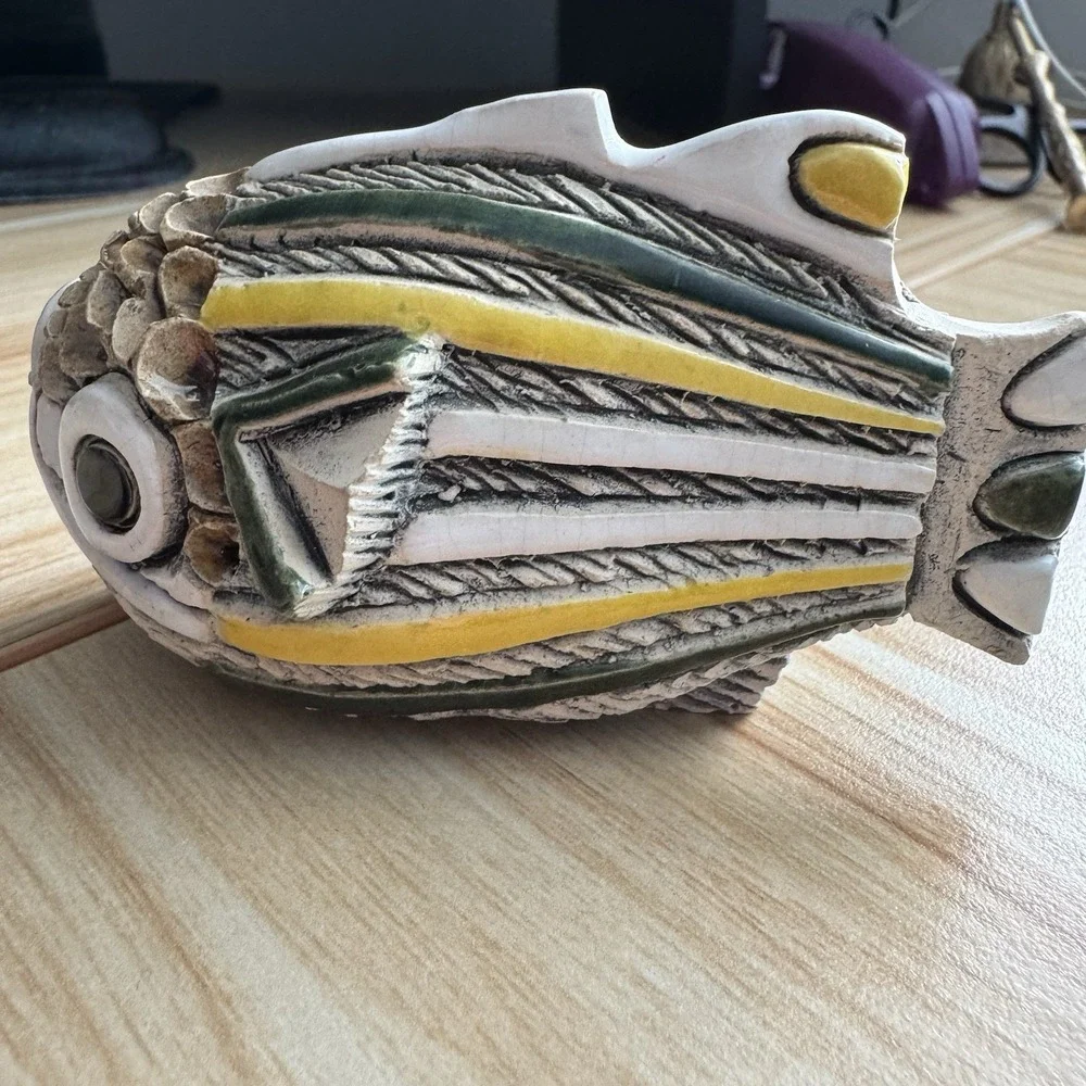 Artesania Rinconada Old Fish #27 Ultra Rare Variation June Bug Green White Brown